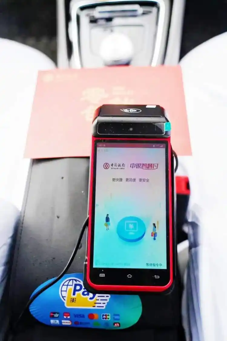 上海强生安心老爷车_上海出租上新车型 可放6件大行李箱_进博会出租车服务保障