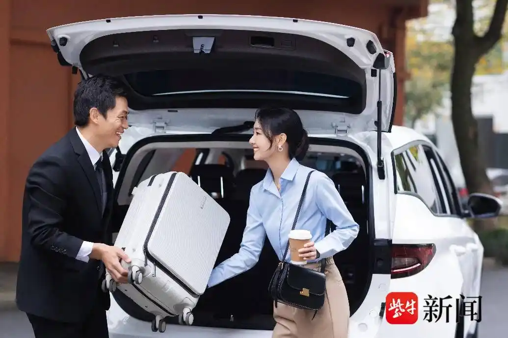 曹操出行六座专车 上海_曹操出行枫叶80V 六座车型_上海出租上新车型 可放6件大行李箱