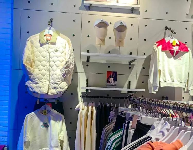 羽绒服价格高卖断货 上海 线下比线上便宜_女装店主不建议买300元以下羽绒服