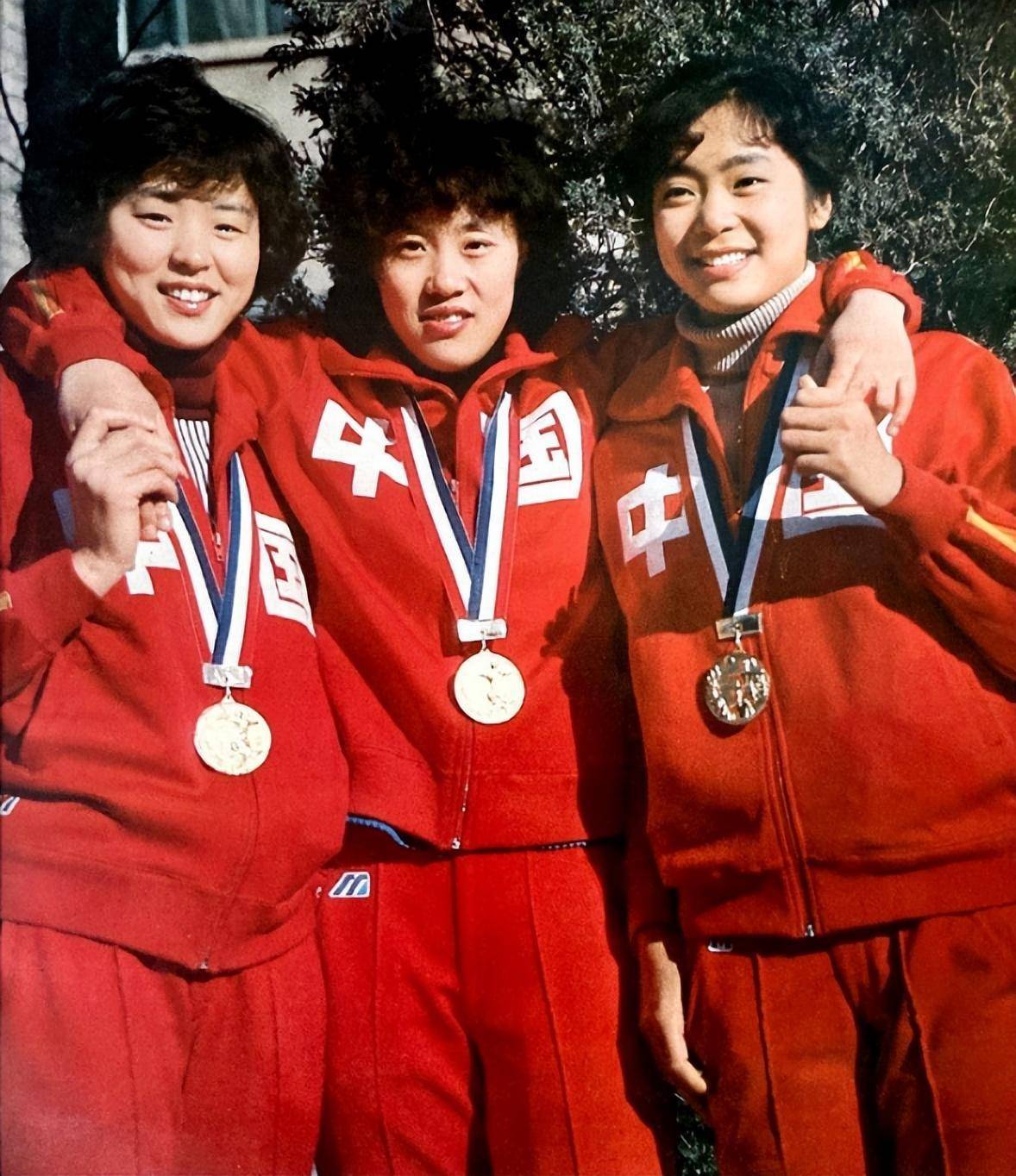 梁艳 中国女排五连冠 退役后生活_女排梁艳的女儿