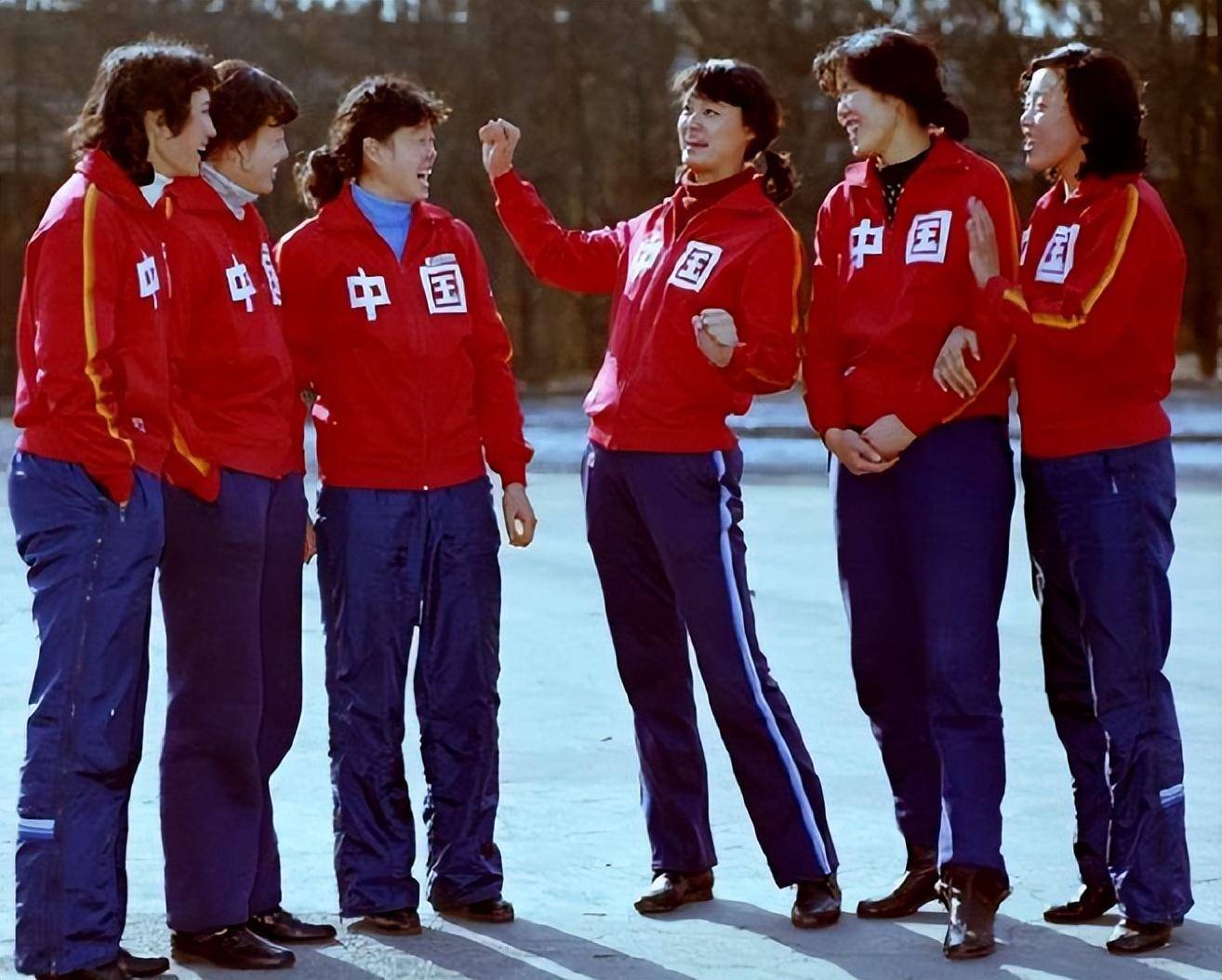 梁艳 中国女排五连冠 退役后生活_女排梁艳的女儿