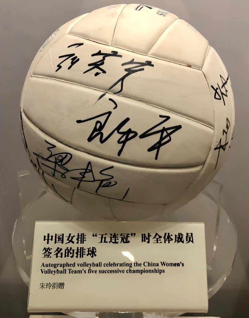 梁艳 中国女排五连冠 退役后生活_女排梁艳的女儿