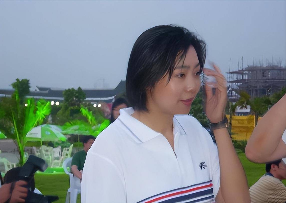 梁艳 中国女排五连冠 退役后生活_女排梁艳的女儿