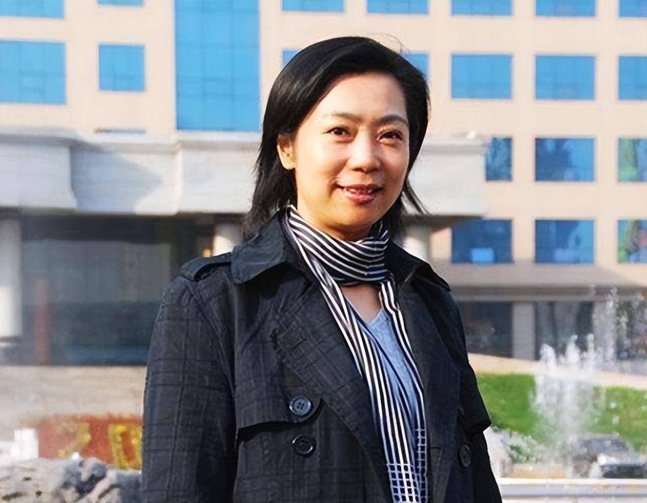 梁艳 中国女排五连冠 退役后生活_女排梁艳的女儿