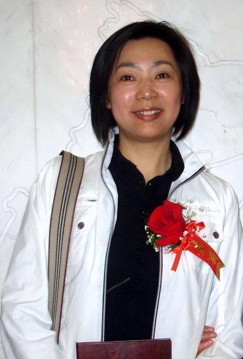 梁艳 中国女排五连冠 退役后生活_女排梁艳的女儿