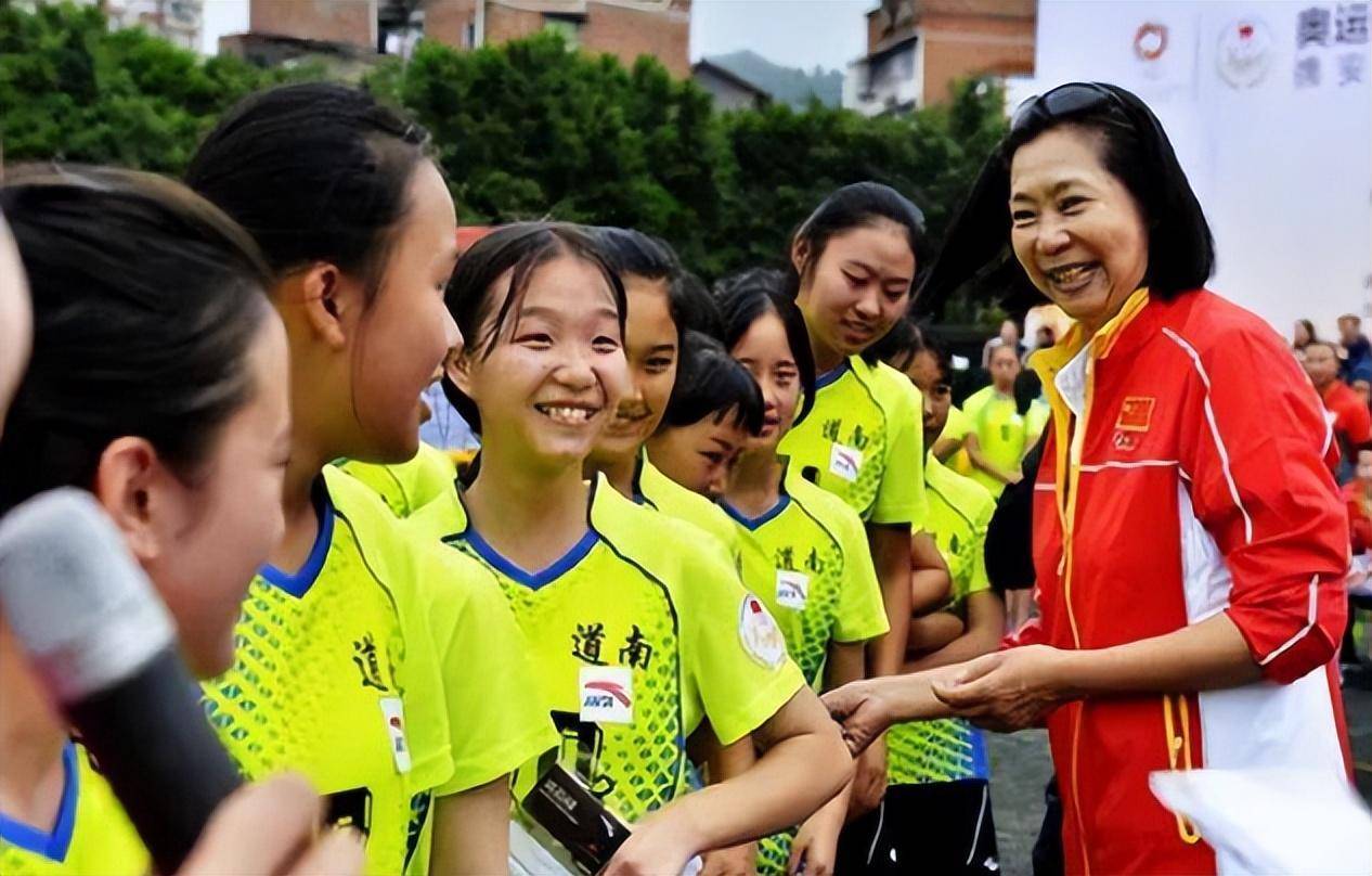 梁艳 中国女排五连冠 退役后生活_女排梁艳的女儿