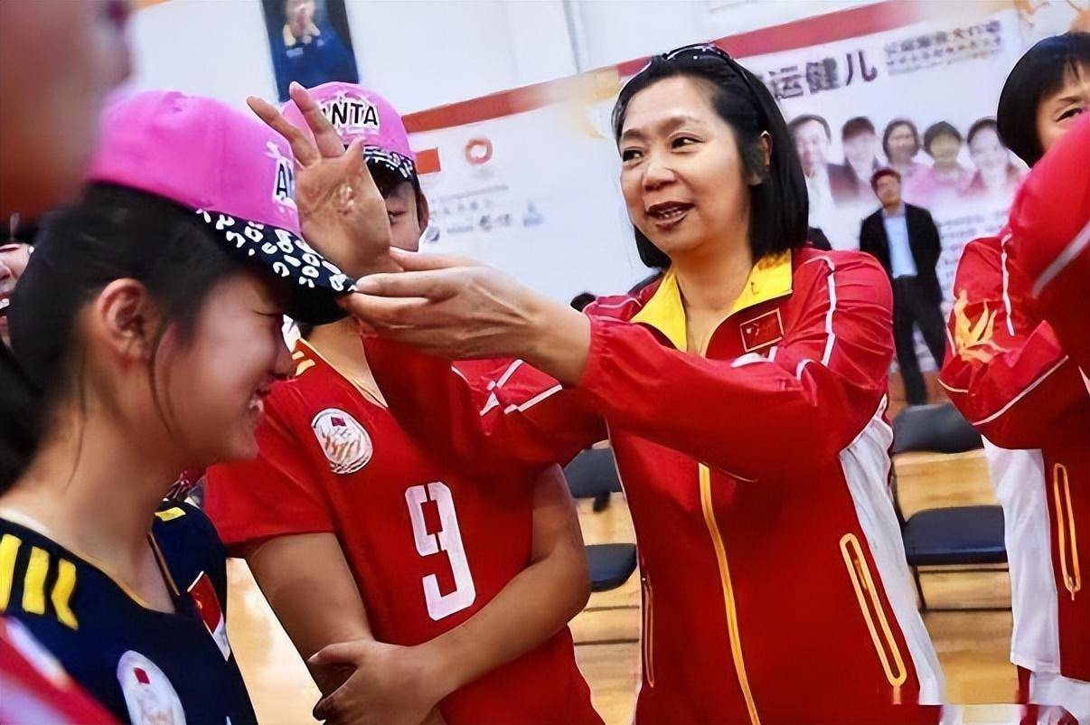 梁艳 中国女排五连冠 退役后生活_女排梁艳的女儿