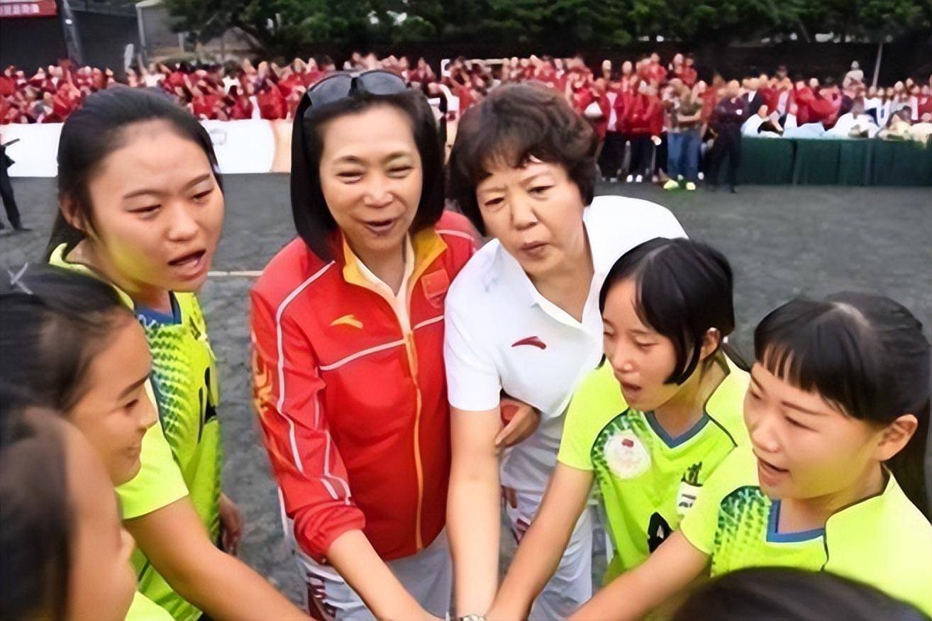 女排梁艳的女儿_梁艳 中国女排五连冠 退役后生活