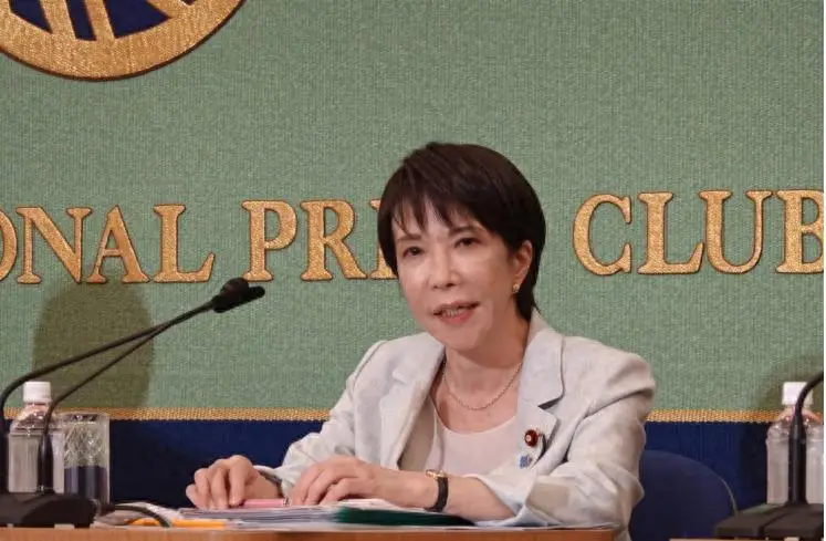 不想成“短命首相”，高市早苗想取消“拜鬼”，换和中方见上一面