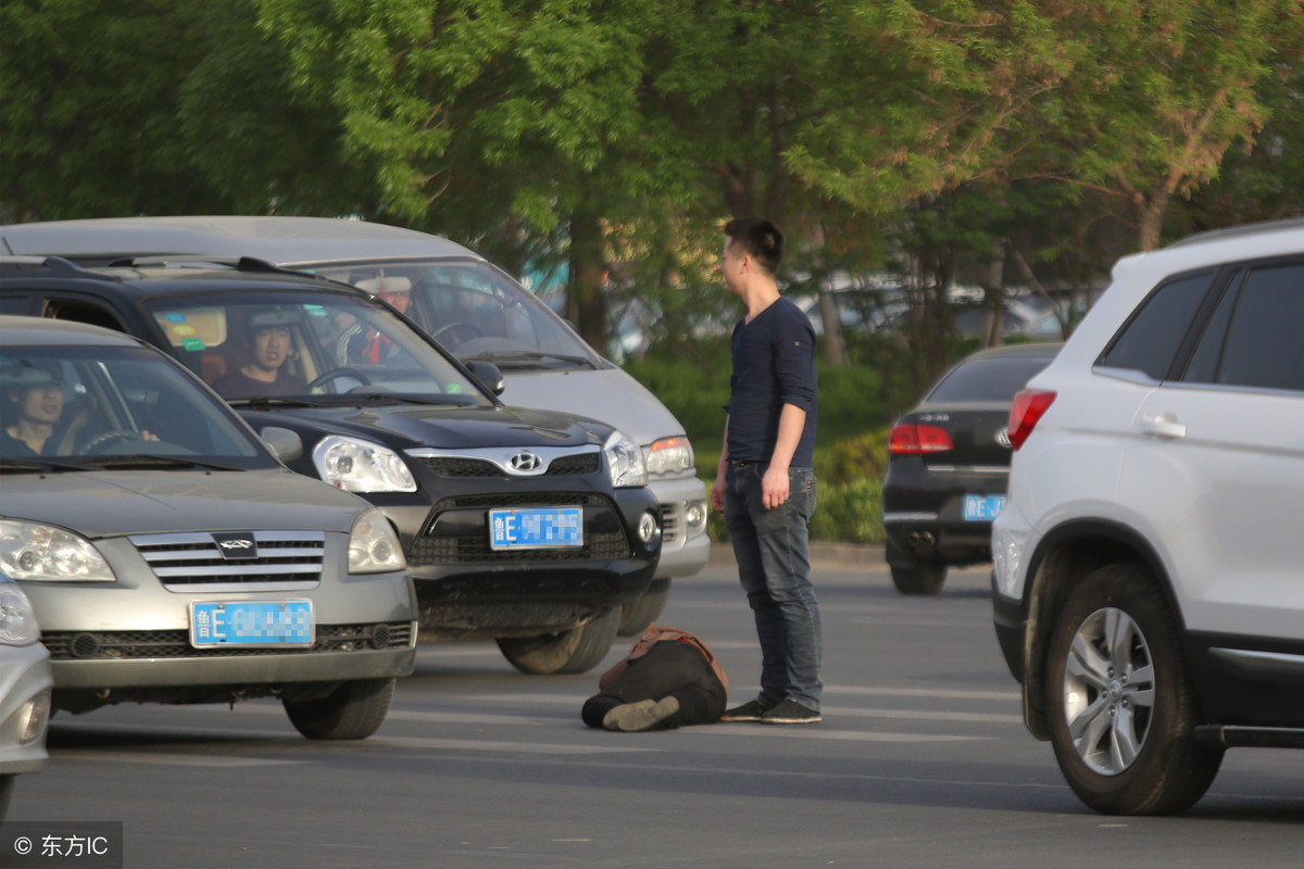 应对碰瓷的正确方法_碰瓷党你应付的来_如何避免被碰瓷