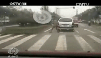 碰瓷行为定义_碰瓷党常见作案方式_碰瓷党你应付的来