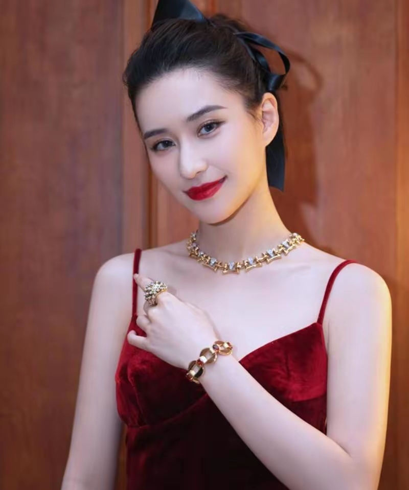 何鸿燊四房太太子女_澳门赌王_何超英何超琼何超莲何超欣