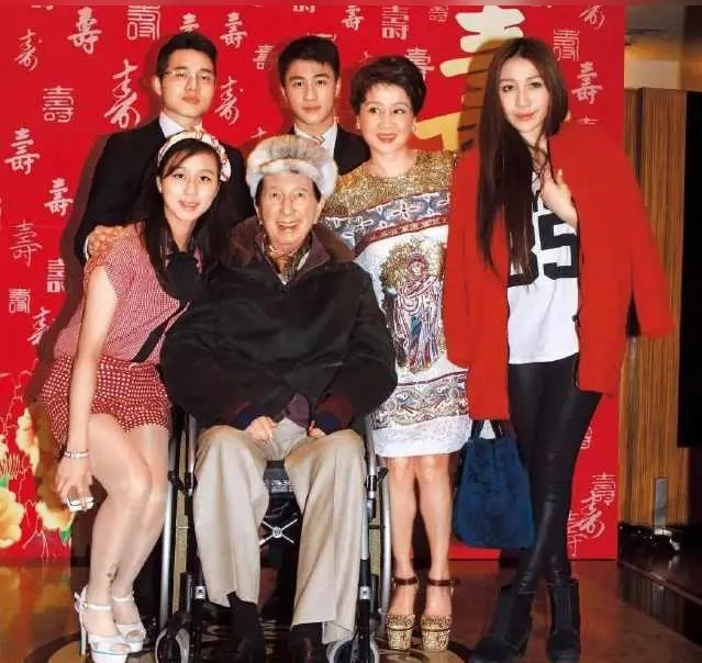 何超英何超琼何超莲何超欣_澳门赌王_何鸿燊四房太太子女