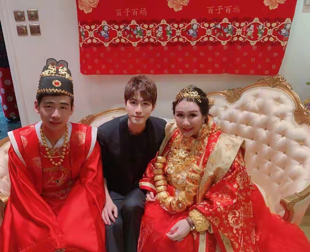 何鸿燊四房太太子女_澳门赌王_何超英何超琼何超莲何超欣