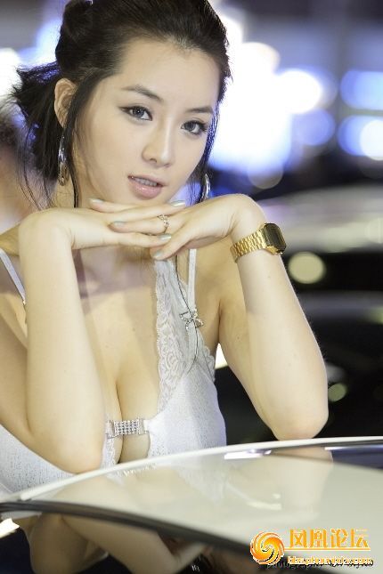 人间“胸器” 第一美女车模走光--视频
