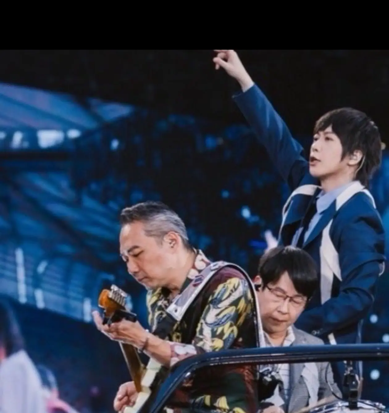 有观众起冲突 演唱会该坐还是该站_五月天演唱会摇滚区站立争议_长沙五月天演唱会内场冲突