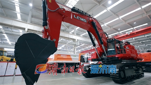 超大挖掘机工作视频_济南临工重机_百吨级矿用挖掘机