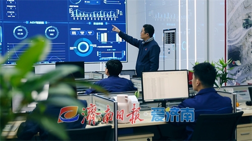 济南临工重机_百吨级矿用挖掘机_超大挖掘机工作视频