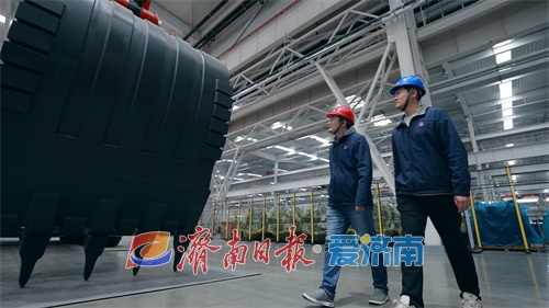 济南临工重机_百吨级矿用挖掘机_超大挖掘机工作视频