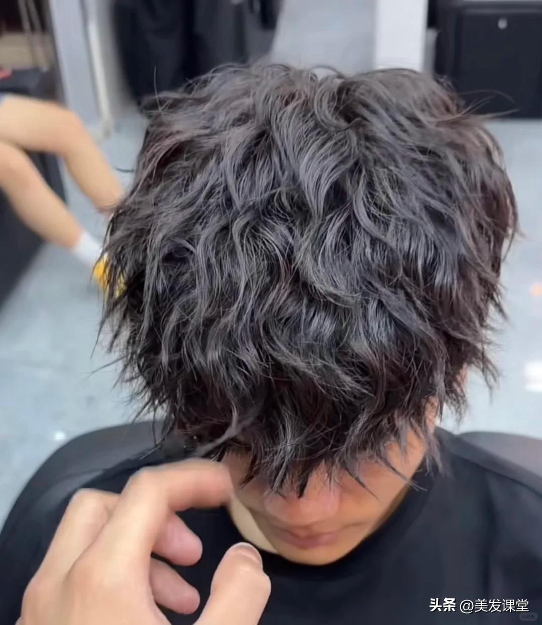 2025男生最火烫发发型_羊毛卷锡纸烫韩式卷_2025男士流行发型