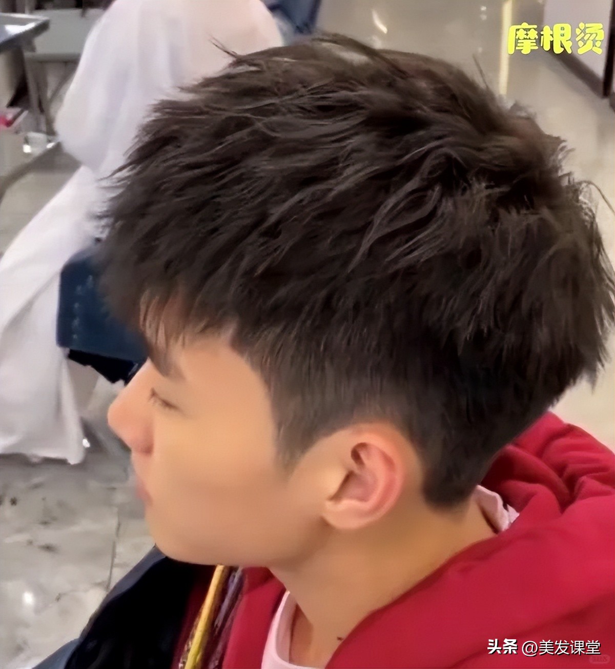 羊毛卷锡纸烫韩式卷_2025男生最火烫发发型_2025男士流行发型