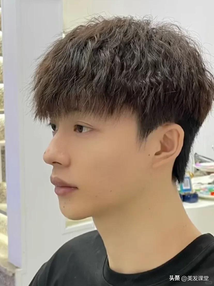 2025男士流行发型_2025男生最火烫发发型_羊毛卷锡纸烫韩式卷