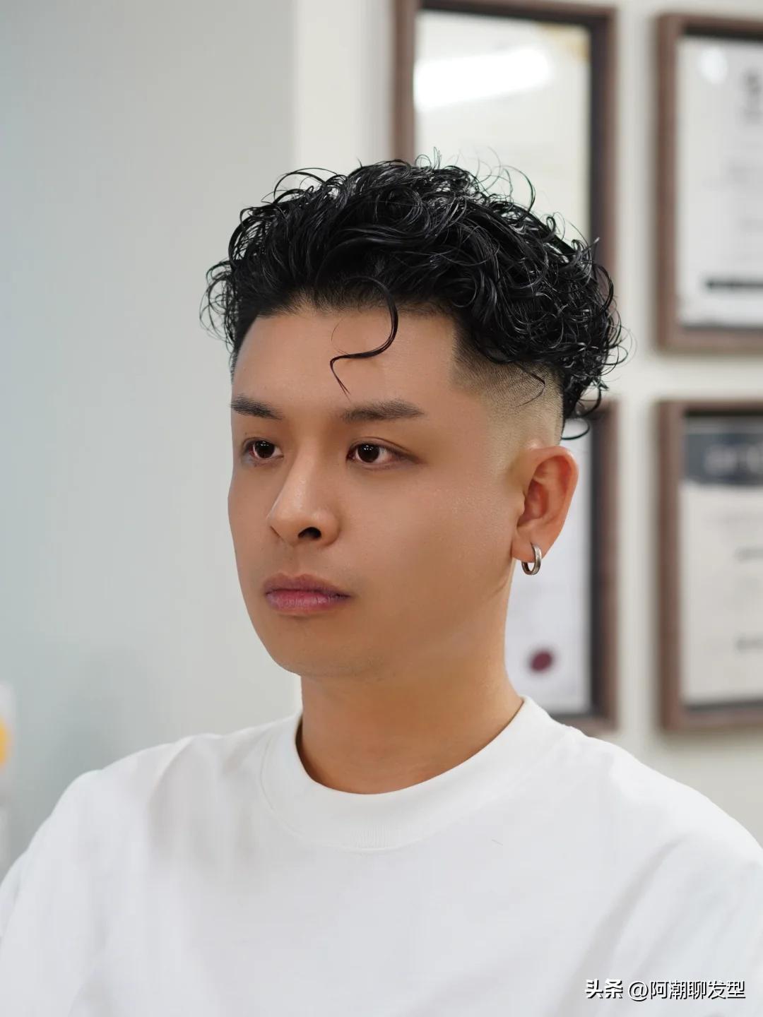 减龄痞帅男生发型_2025年流行男生发型_2025男士流行发型