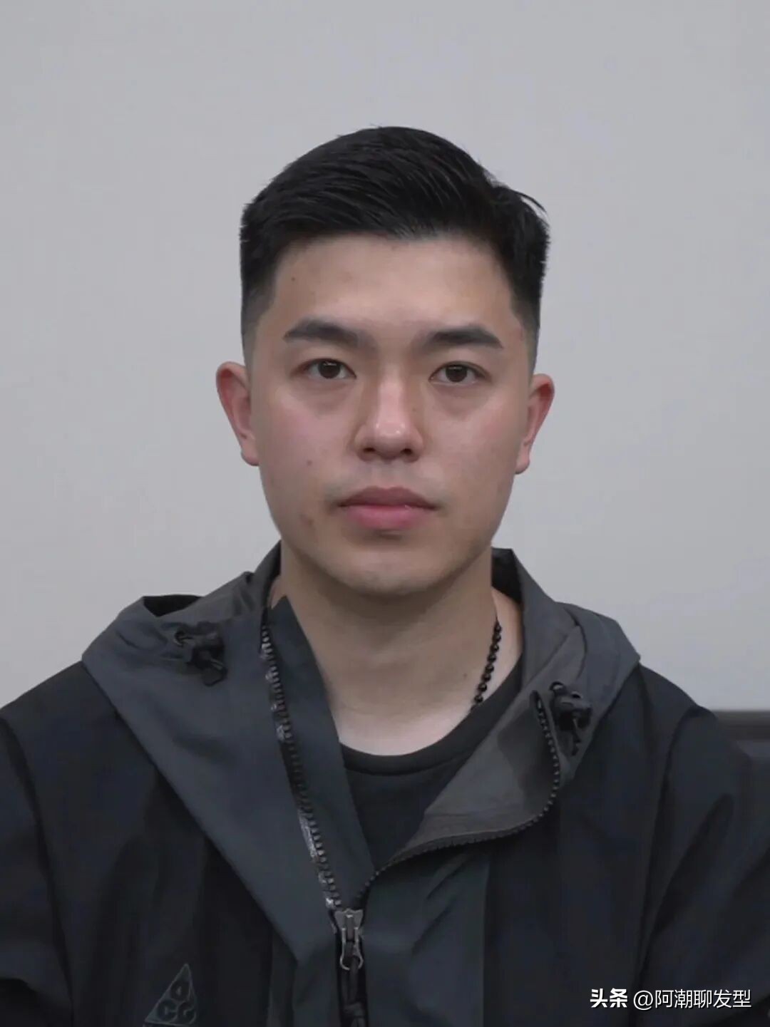 2025男士流行发型_2025年流行男生发型_减龄痞帅男生发型