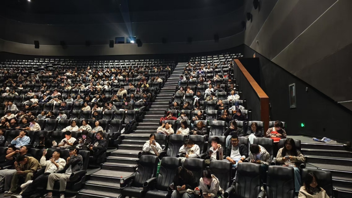 电子竞技比赛_晋中信息学院英雄联盟全球总决赛观赛活动_峡谷共战致敬热爱电竞线下体验