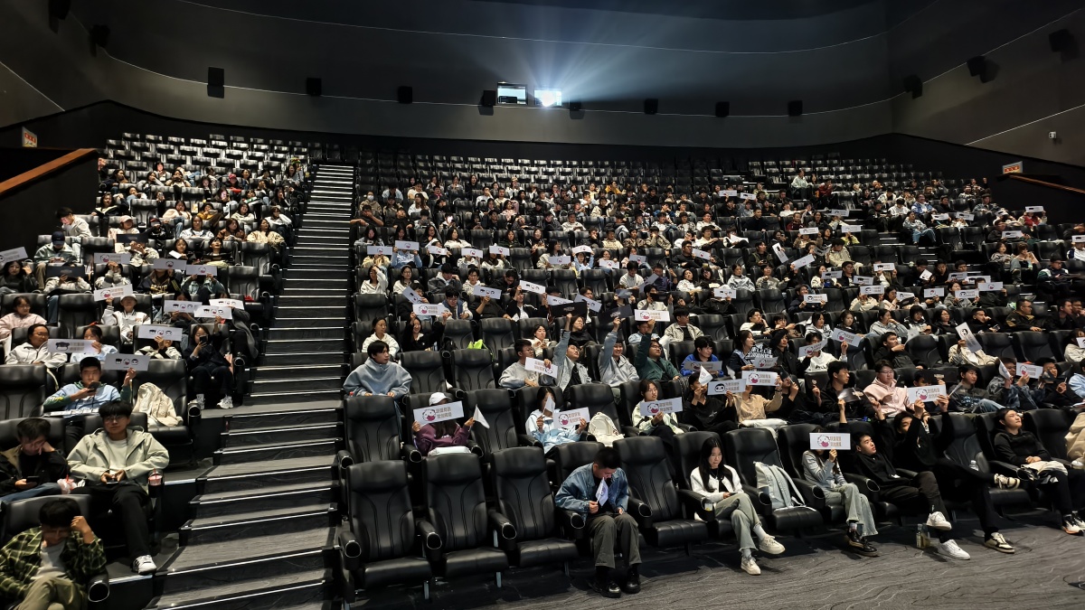 峡谷共战致敬热爱电竞线下体验_电子竞技比赛_晋中信息学院英雄联盟全球总决赛观赛活动