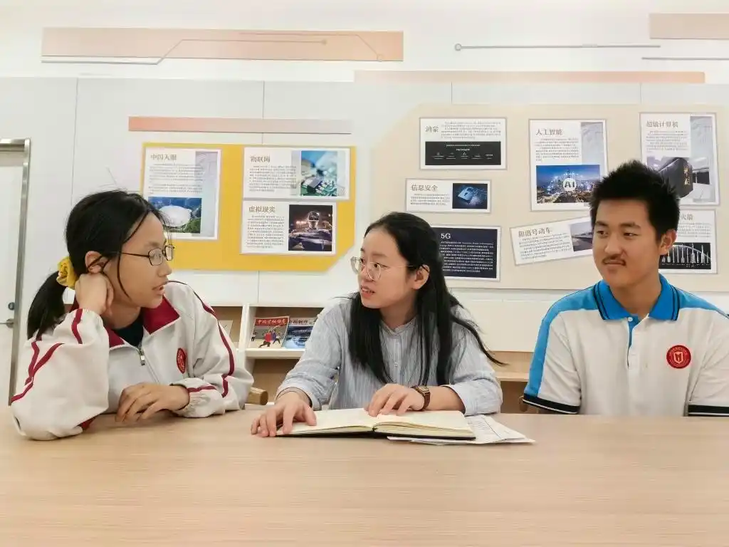 “00后”走上三尺讲台！与学生共同获取能量，青岛这位老师有自己的“门道”