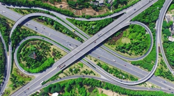 空中看株洲,道路交通网络已初具雏形。谭清云摄