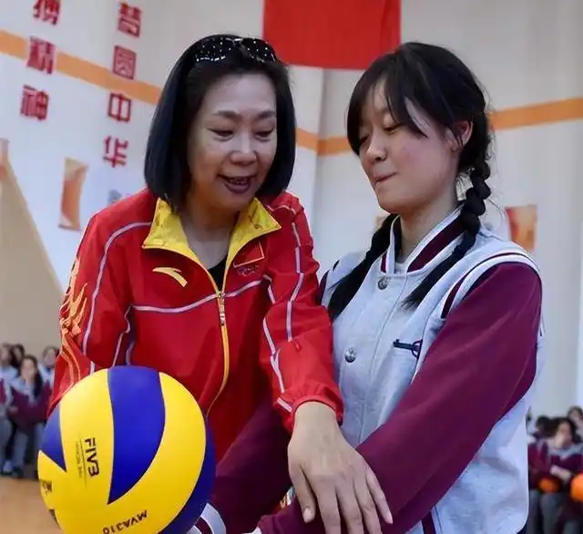 女排五连冠功臣梁艳_老女排梁艳_梁艳现在做什么工作