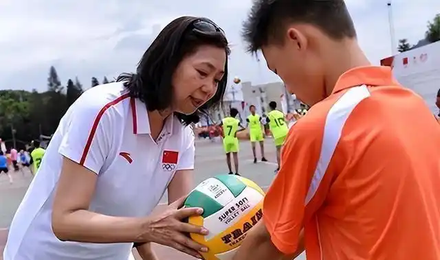 梁艳退役后生活_老女排梁艳_梁艳女排生涯