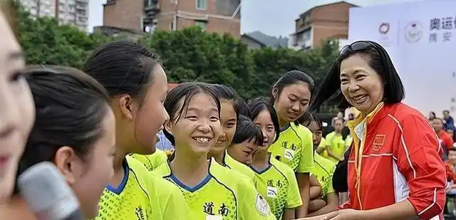 梁艳退役后生活_梁艳女排生涯_老女排梁艳