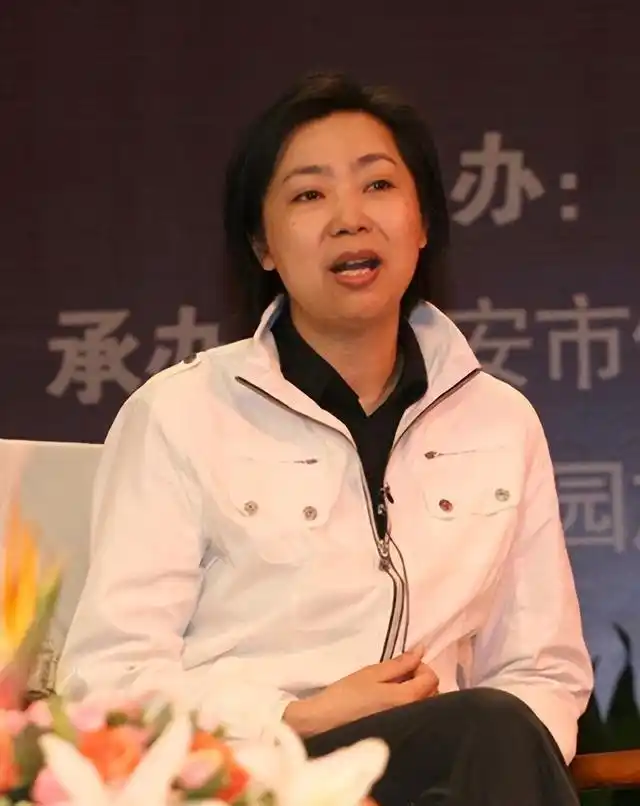 梁艳退役后生活_老女排梁艳_梁艳女排生涯