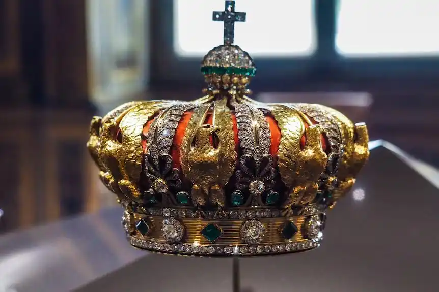 巴黎卢浮宫盗窃案_卢浮宫阿波罗画廊珠宝失窃细节_卢浮宫盗窃案最新画面曝光