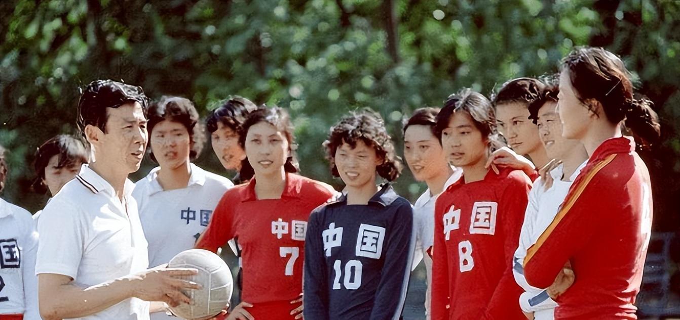 老女排梁艳_中国女排五连冠梁艳 退役后生活经历 传奇女排队员梁艳商业成就