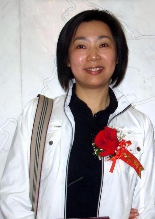 老女排梁艳_中国女排五连冠梁艳 退役后生活经历 传奇女排队员梁艳商业成就