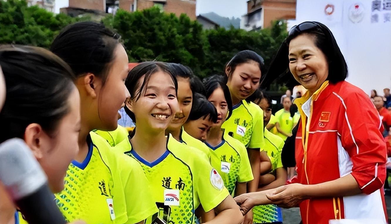 老女排梁艳_中国女排五连冠梁艳 退役后生活经历 传奇女排队员梁艳商业成就