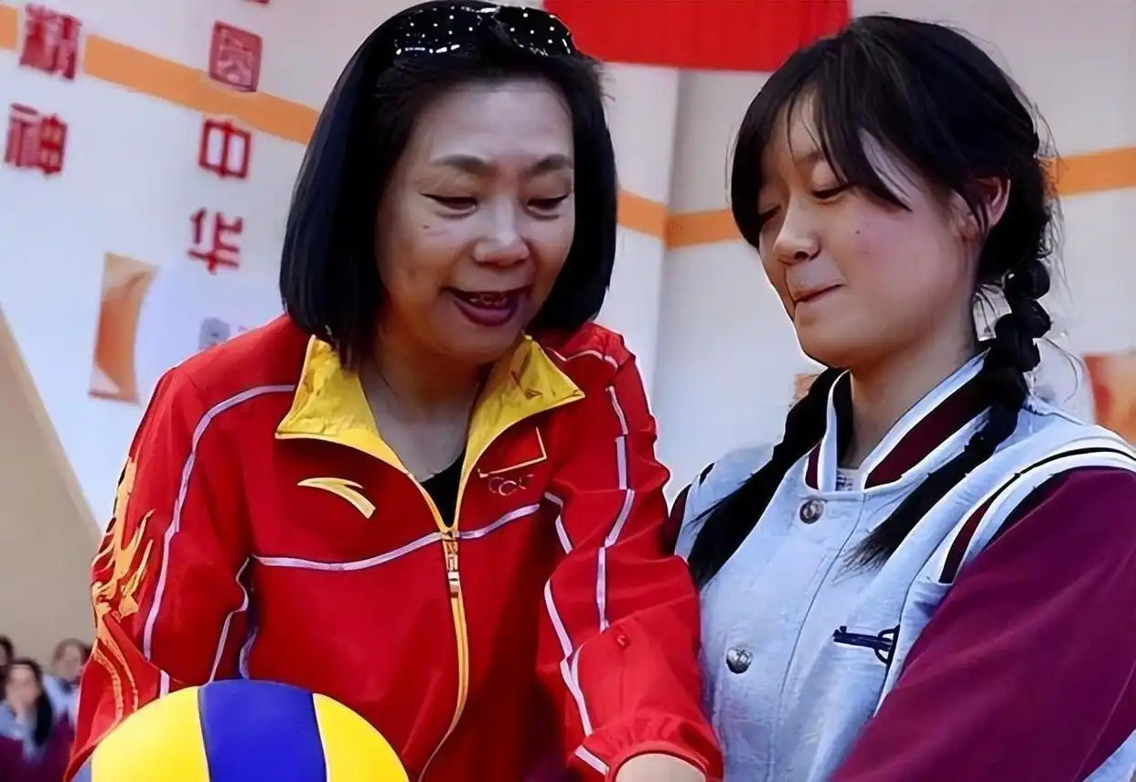 中国女排五连冠梁艳_梁艳的排球生涯与人生选择_老女排梁艳