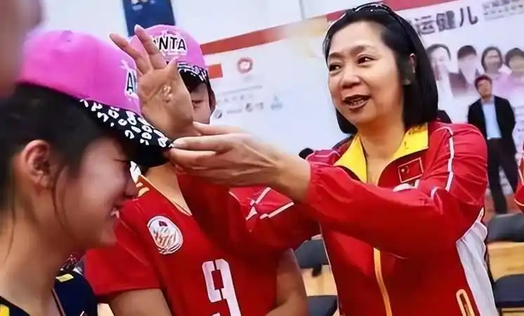 中国女排五连冠梁艳_梁艳的排球生涯与人生选择_老女排梁艳