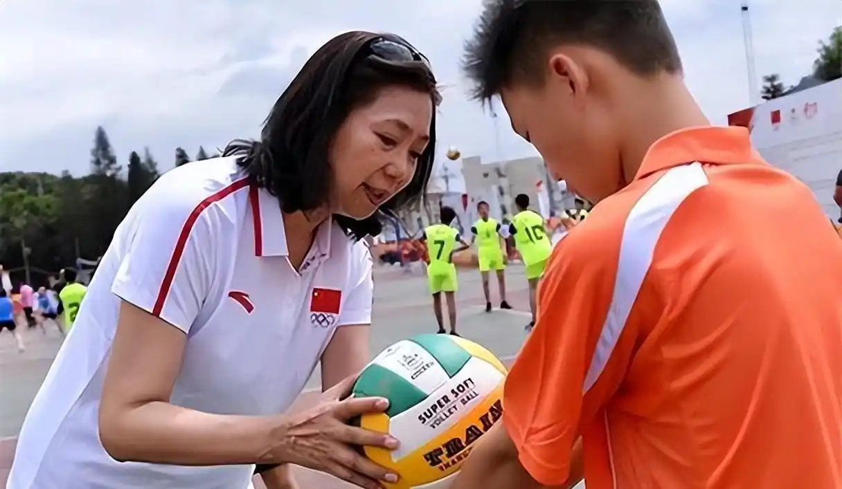 梁艳的排球生涯与人生选择_老女排梁艳_中国女排五连冠梁艳