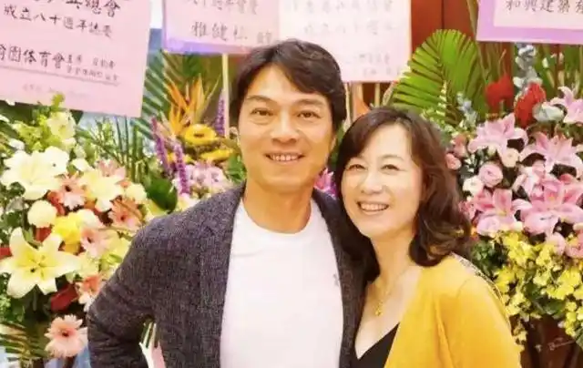 梁艳中国人民大学摄影专业_梁艳退役后生活_老女排梁艳