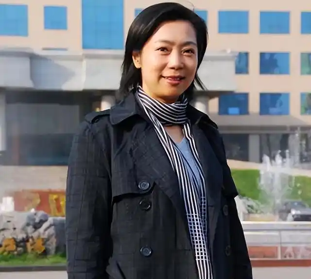 梁艳退役后生活_梁艳中国人民大学摄影专业_老女排梁艳