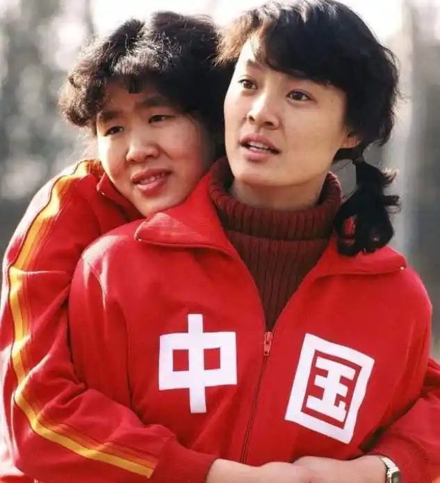 老女排梁艳_梁艳退役后生活_梁艳中国人民大学摄影专业