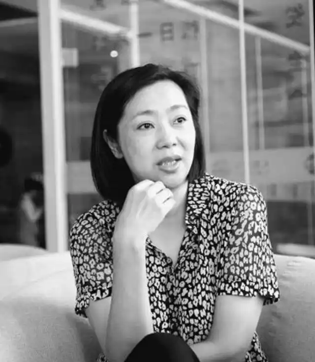 老女排梁艳_梁艳退役后生活_梁艳中国人民大学摄影专业