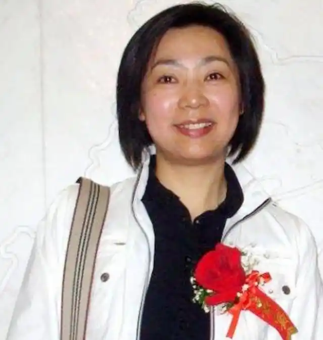 梁艳中国人民大学摄影专业_老女排梁艳_梁艳退役后生活