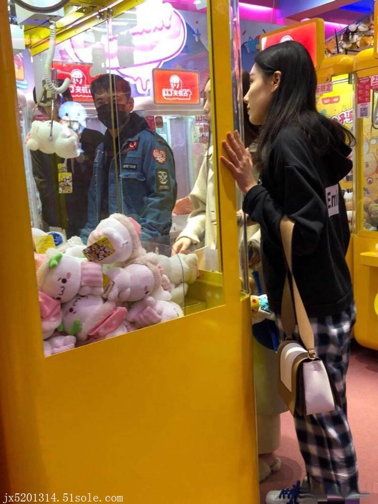 网红娃娃机店_在线娃娃机app哪个好_抓娃娃网红店IP变现