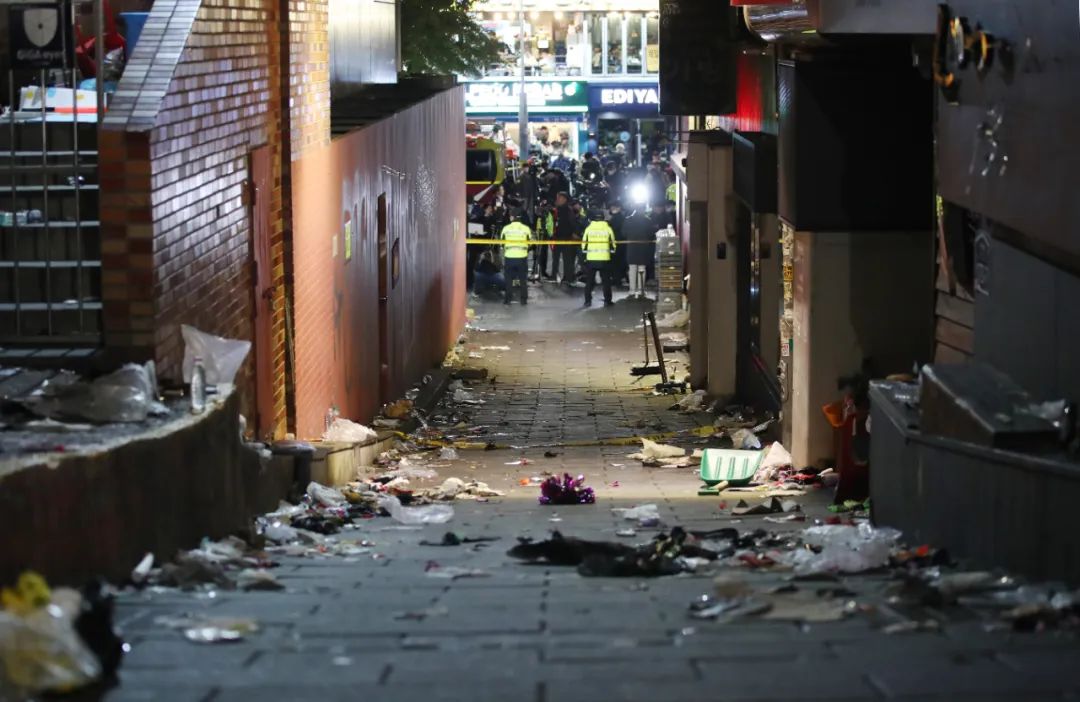 梨泰院踩踏惨案原因 警力不足 龙山总统办公室迁址_韩国梨泰院踩踏事件调查结果出炉